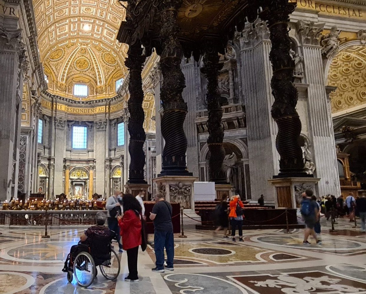 Visita guiada privada em cadeira de rodas à Basílica de São Pedro